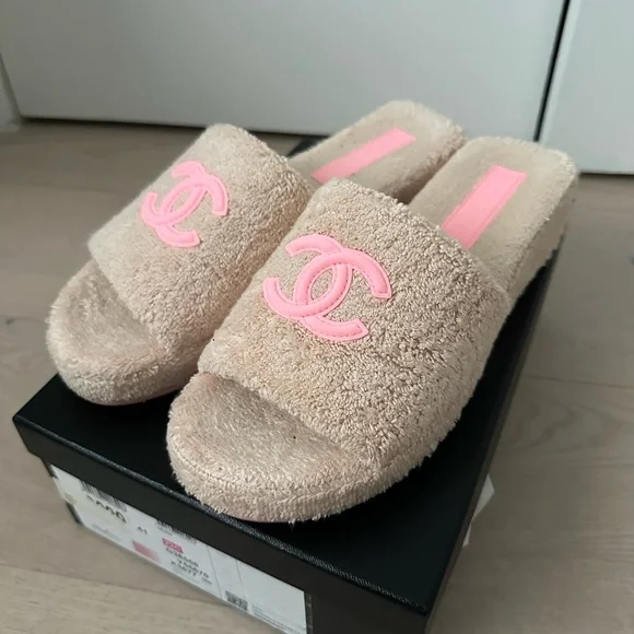 Chanel Blush and Pink Terrycloth Slides sz 41 - Picture 1 of 11